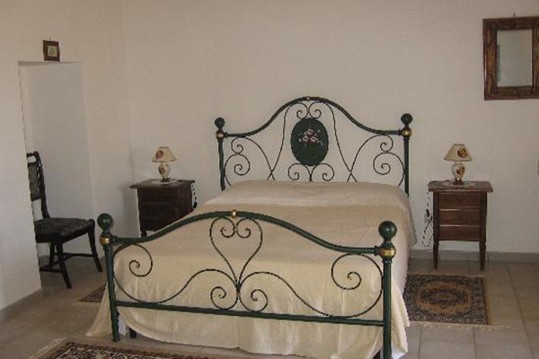 Monopoli -Masseria Calderale - camera da letto