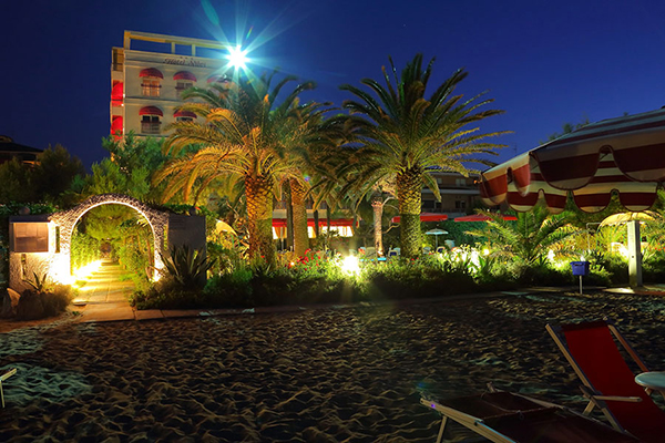 Vista di sera  Hotel Silvi - Beach Village