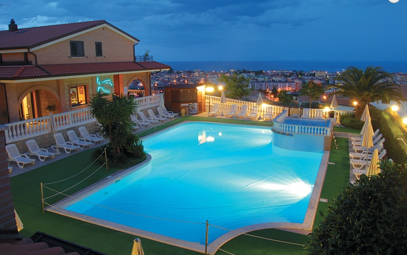 Residence il Borgo - Tortoreto - vista piscina serale